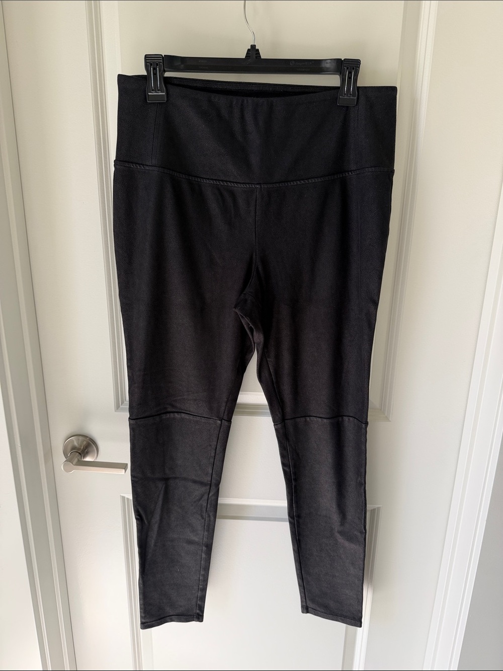 Trouve Black Cropped Suede-Look Leggings